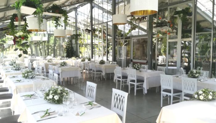 Sala con piante arredata per un matrimonio al Dolce Luna